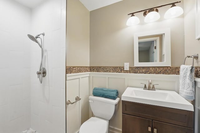 8020 Yecker Ave, Kansas City, KS 66109 - full bath featuring toilet, vanity, a tile shower, and a wainscoted wall