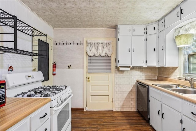 kitchen with white gas range oven, dishwasher, a sink, light countertops, and ornamental molding