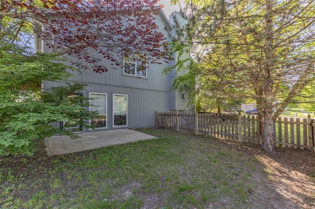 8115 NE 112th St, Kansas City, MO 64157 - view of yard with a patio