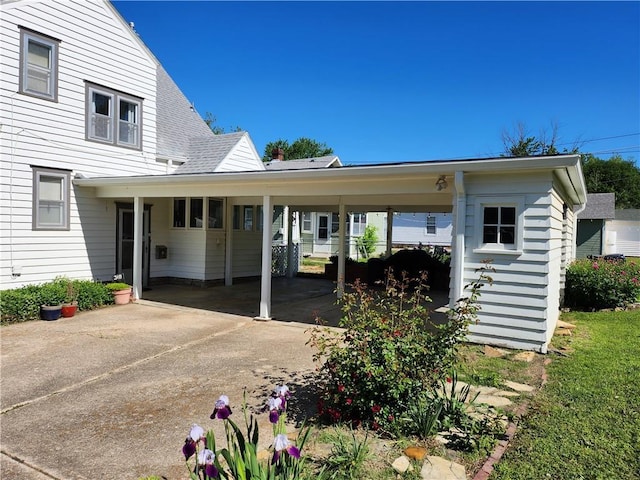 view of front of house featuring driveway and an attached carport