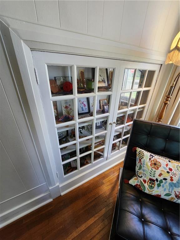 interior details with wood finished floors