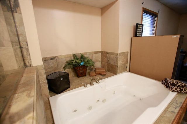 29208 E 343rd St, Garden City, MO 64747 - full bath with a whirlpool tub