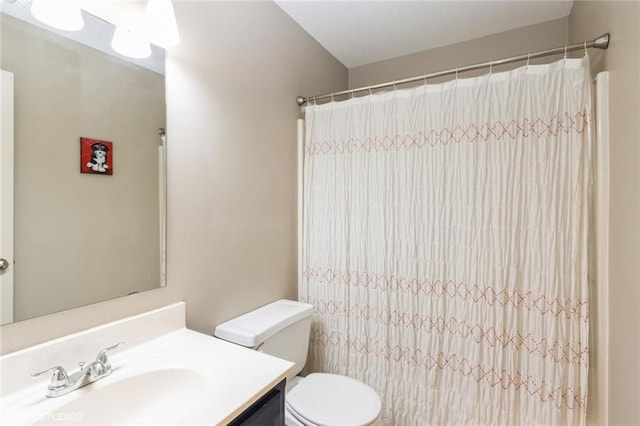 full bath with vanity, toilet, and a shower with shower curtain