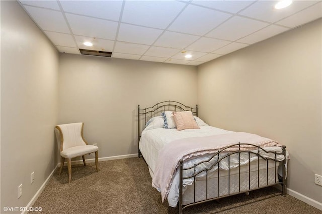 bedroom featuring carpet flooring, recessed lighting, baseboards, and a drop ceiling