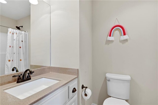 24411 W 70th St, Shawnee, KS 66226 - full bath featuring toilet, vanity, and a shower with shower curtain