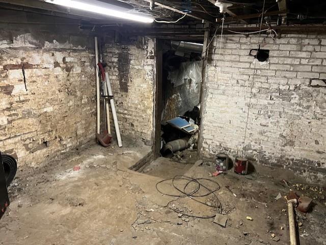view of unfinished basement