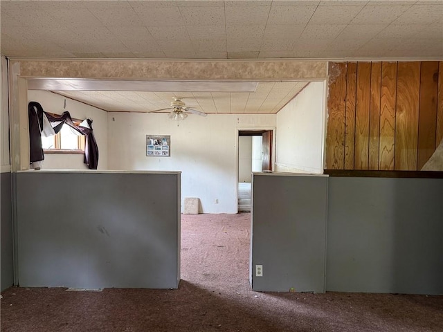 carpeted empty room with a ceiling fan