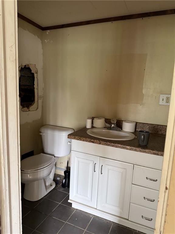 bathroom featuring toilet, tile patterned floors, vanity, and crown molding