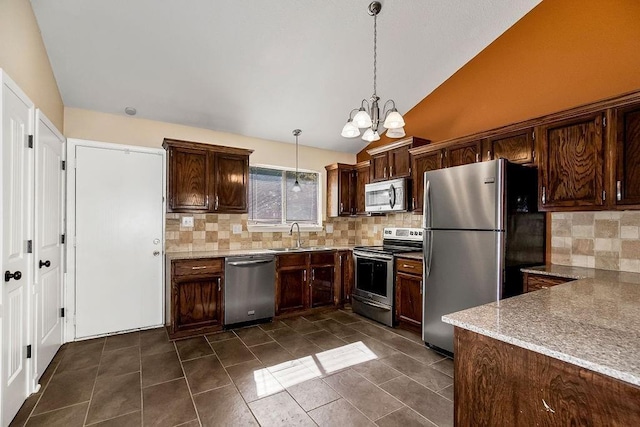 kitchen featuring stainless steel appliances, a chandelier, backsplash, a sink, and decorative light fixtures