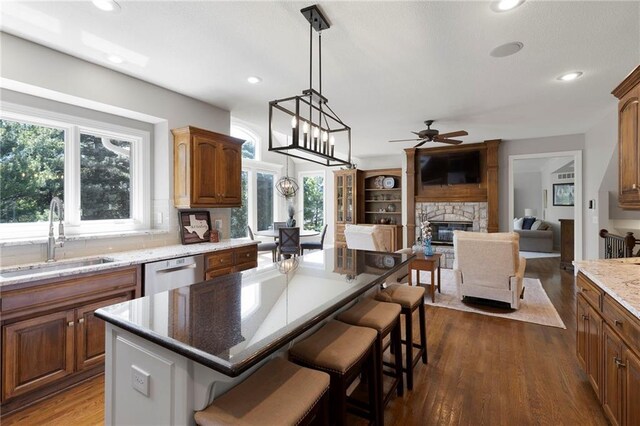 8701 W 157th St, Overland Park, KS 66221 - kitchen featuring a sink, dishwasher, ceiling fan, a kitchen breakfast bar, and recessed lighting