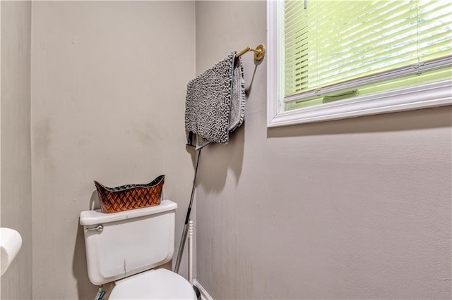 bathroom featuring toilet and baseboards