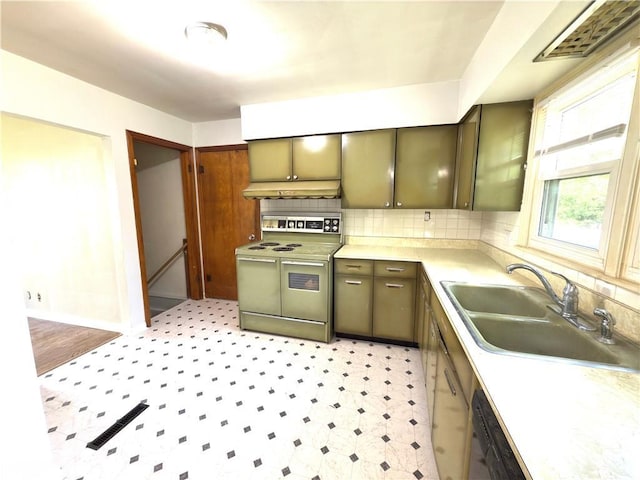 kitchen featuring electric range, a sink, decorative backsplash, and under cabinet range hood