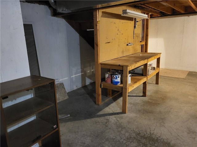 16611 E 53rd St, Independence, MO 64055 - unfinished below grade area with a workshop area