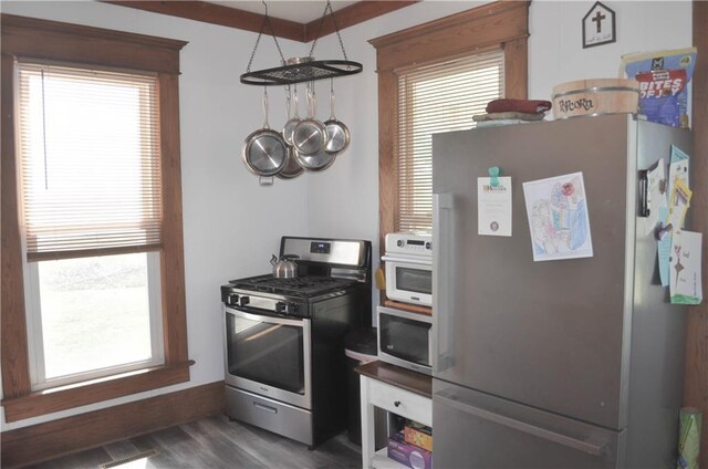 kitchen featuring a chandelier, dark wood-type flooring, visible vents, and appliances with stainless steel finishes
