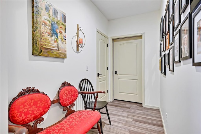 8904 NE 94th Pl, Kansas City, MO 64157 - hall featuring light wood-style flooring and baseboards