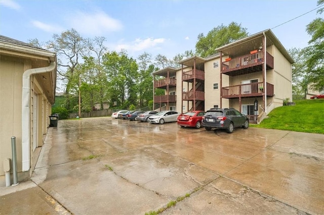 425 Thornton St, Leavenworth, KS 66048 - view of uncovered parking lot