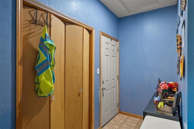 425 Thornton St, Leavenworth, KS 66048 - view of entryway
