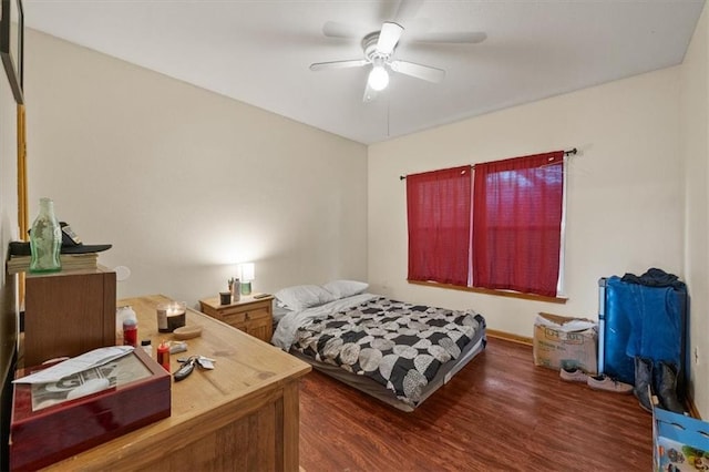 425 Thornton St, Leavenworth, KS 66048 - bedroom featuring wood finished floors and a ceiling fan