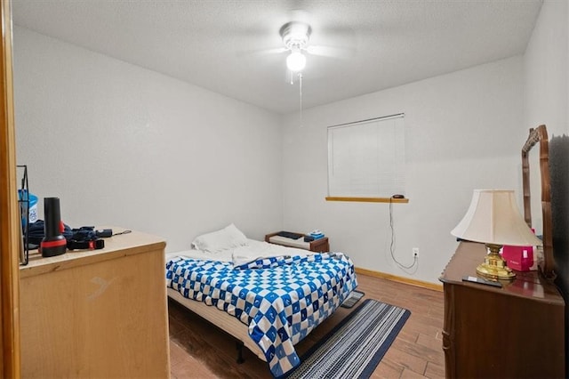 425 Thornton St, Leavenworth, KS 66048 - bedroom featuring light wood-type flooring, a ceiling fan, and baseboards