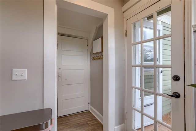 entryway featuring wood finished floors and baseboards