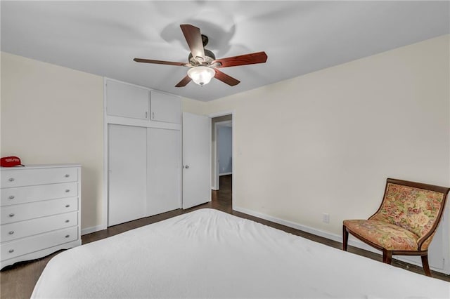 1400 NE 67th Ter, Gladstone, MO 64118 - bedroom featuring a closet, baseboards, dark wood-style flooring, and a ceiling fan