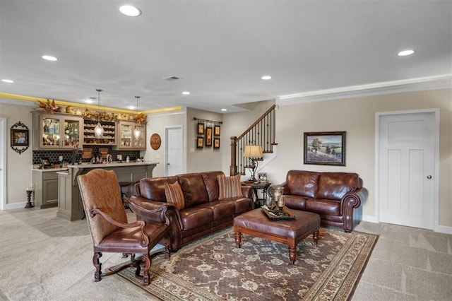 living area with recessed lighting, light colored carpet, wet bar, crown molding, and baseboards