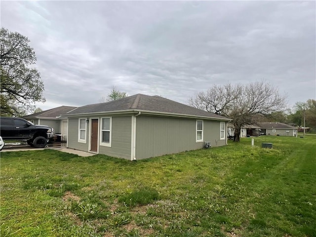 view of side of property featuring a yard