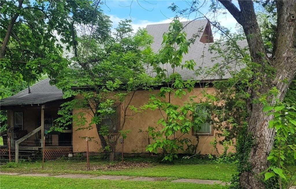view of side of home featuring stucco siding