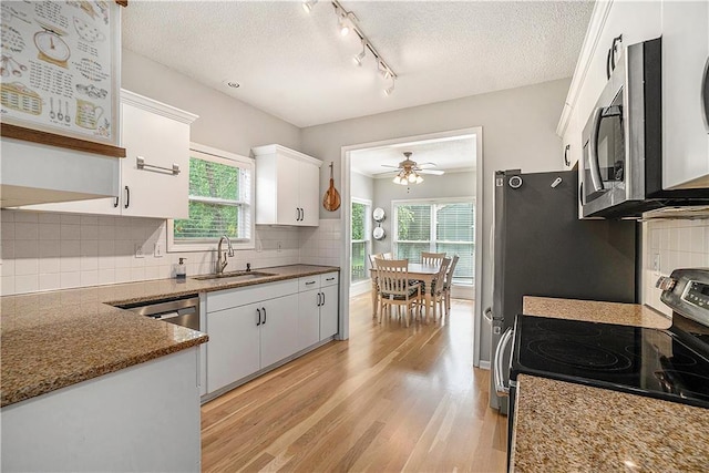 15951 S Avalon St, Olathe, KS 66062 - kitchen featuring a sink, stainless steel appliances, a textured ceiling, light wood-type flooring, and white cabinets