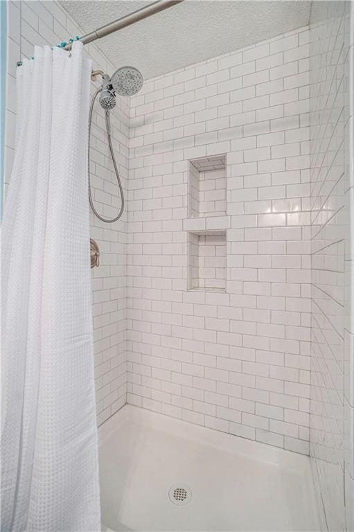 15951 S Avalon St, Olathe, KS 66062 - bathroom with tiled shower and a textured ceiling