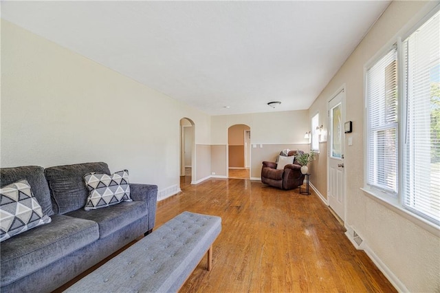 6132 N Eugene Field Rd, Kansas City, MO 64119 - living area featuring arched walkways, light wood-type flooring, and baseboards
