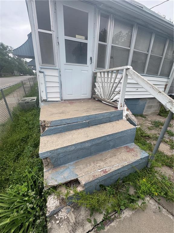 231 Osage St, Leavenworth, KS 66048 - doorway to property featuring fence