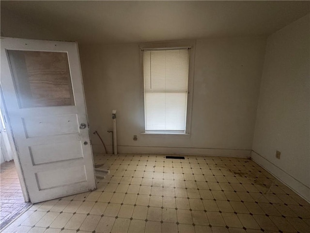231 Osage St, Leavenworth, KS 66048 - unfurnished room featuring baseboards and light flooring