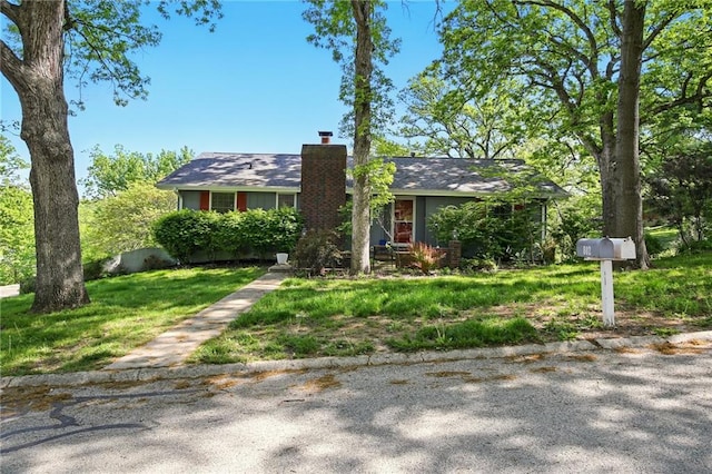 802 High Dr, Excelsior Springs, MO 64024 - view of front of property with a chimney and a front yard