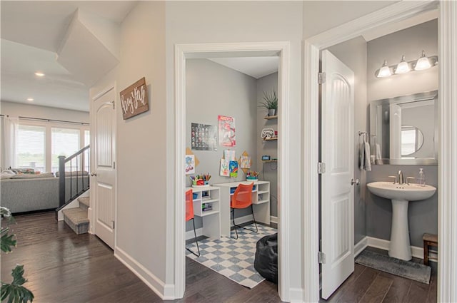 11021 N Oxford Ave, Kansas City, MO 64157 - ensuite bathroom featuring wood finished floors, baseboards, a sink, and recessed lighting
