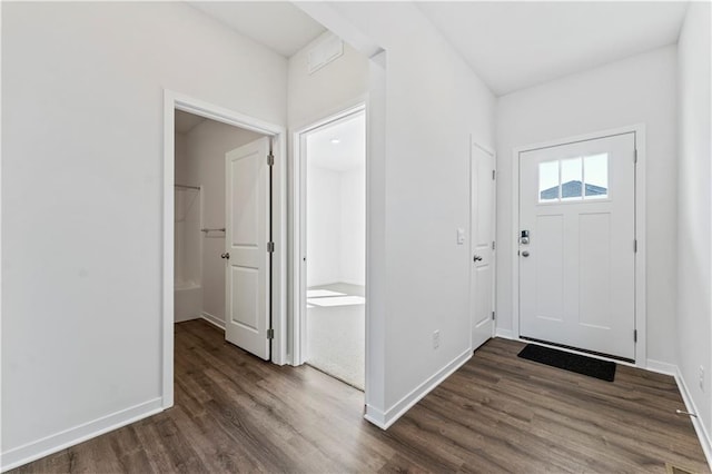 foyer featuring wood finished floors and baseboards