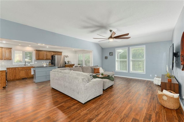 living area with dark wood-style floors, ceiling fan, baseboards, and recessed lighting