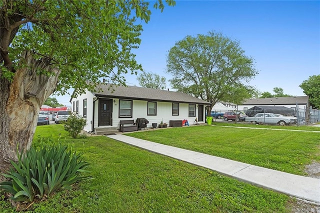 view of front of house featuring a front yard