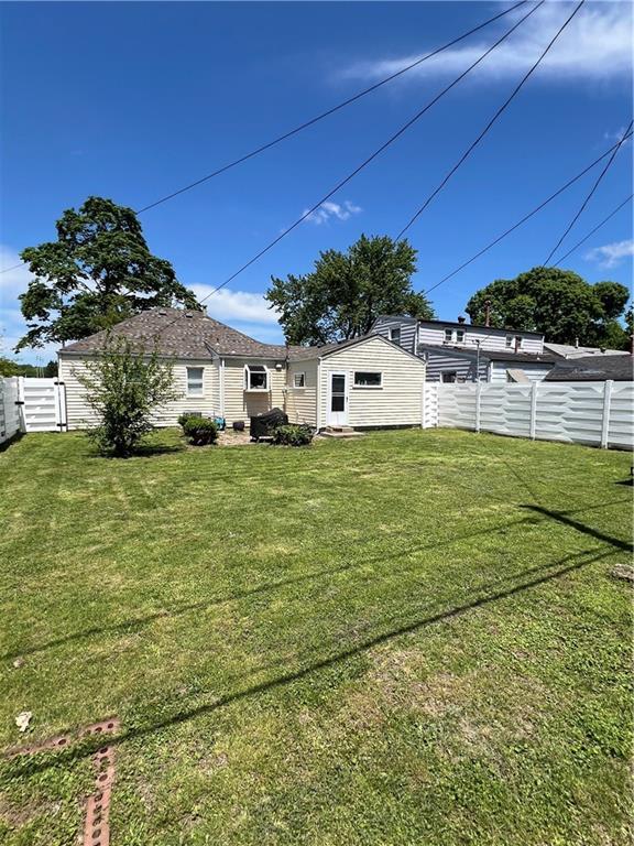 831 E 25th Ave, North Kansas City, MO 64116 - view of yard