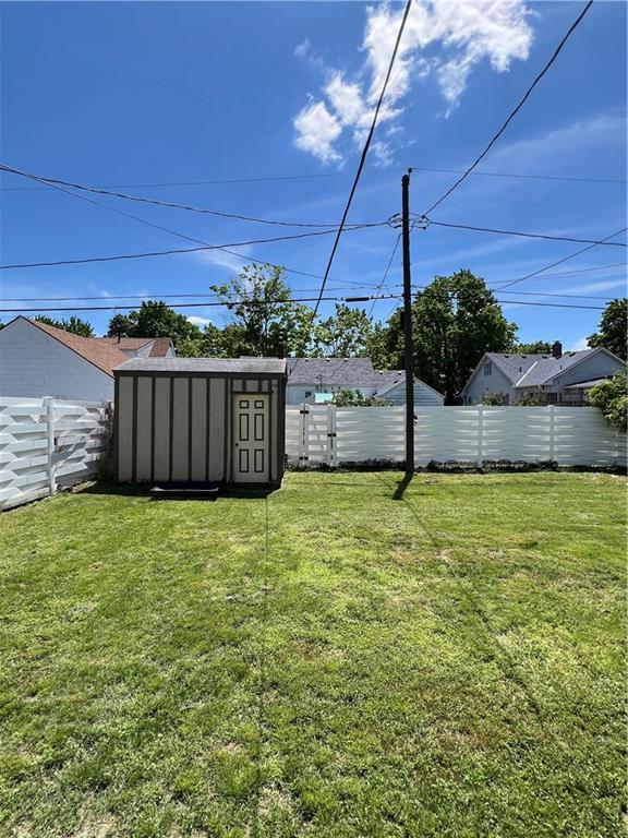 831 E 25th Ave, North Kansas City, MO 64116 - view of yard