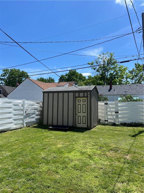 831 E 25th Ave, North Kansas City, MO 64116 - view of yard