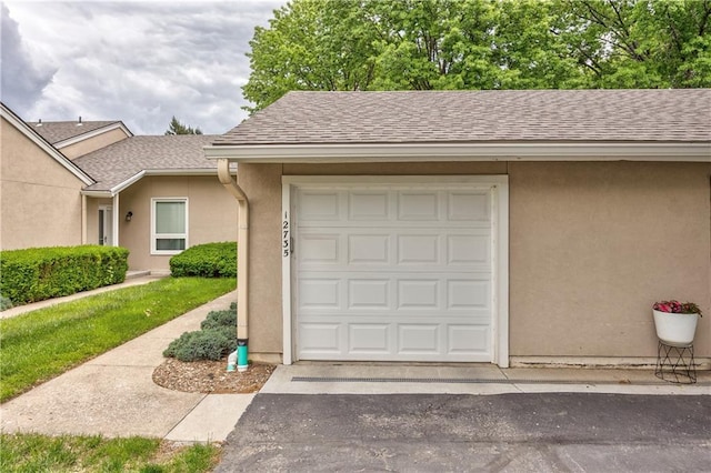 12735 W 108th Pl, Overland Park, KS 66210 - garage featuring driveway