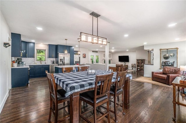 dining area with dark wood-style floors, recessed lighting, and baseboards