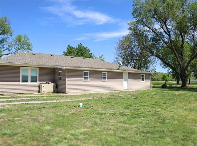 7166 State Route T Hwy, Amazonia, MO 64421 - rear view of house with a lawn