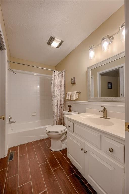 748 SW Windsong Cir, Lees Summit, MO 64082 - full bath featuring toilet, wood finish floors, shower / tub combo, vanity, and a textured ceiling