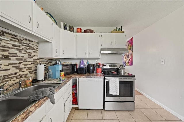 18828-30 E Wigwam Pl, Independence, MO 64056 - kitchen with stainless steel electric range oven, under cabinet range hood, light tile patterned floors, decorative backsplash, and a sink