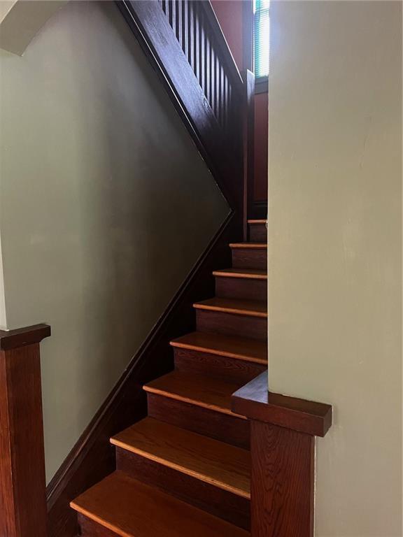 315 W 4th St, Ottawa, KS 66067 - stairway with baseboards