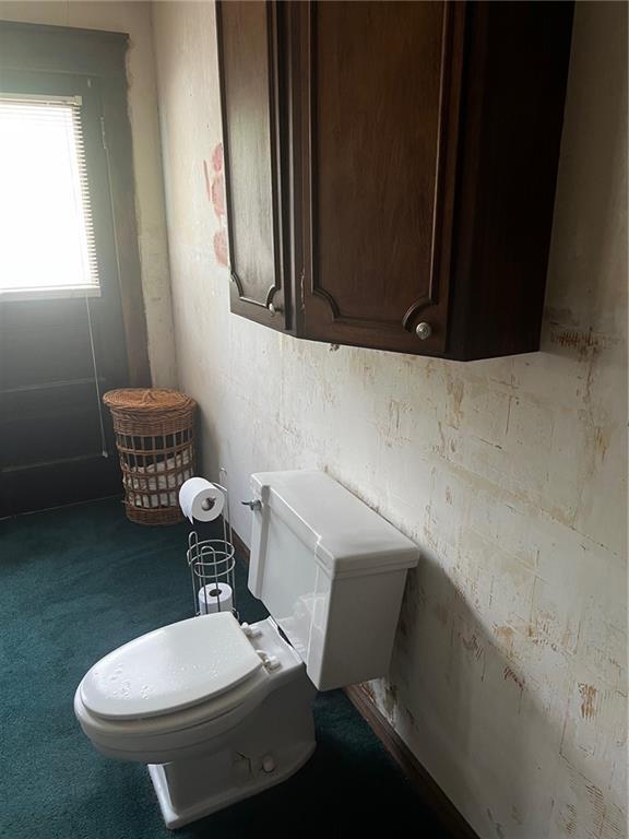 315 W 4th St, Ottawa, KS 66067 - bathroom featuring toilet