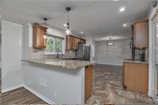 6411 Outlook Dr, Mission, KS 66202 - kitchen featuring baseboards, a peninsula, a sink, decorative backsplash, and recessed lighting