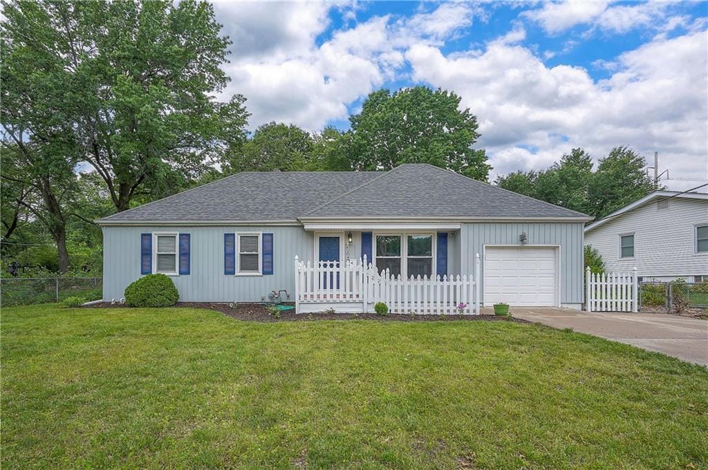 6204 N Michigan Ave, Gladstone, MO 64118 - ranch-style house with a garage, driveway, and a shingled roof